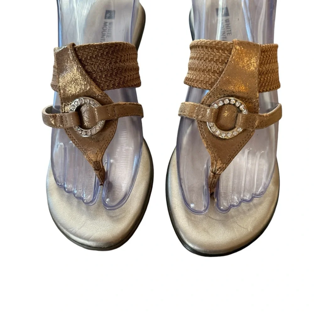 *Women’s White Mountain Size 6.5 Tan “Ripple” Fabric Upper Thong Wedge Sandals